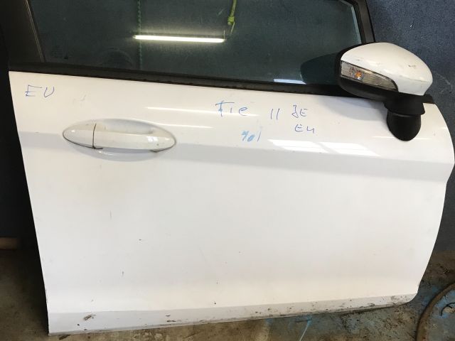 bontott FORD FIESTA VII Jobb első Ajtó (Részeivel)