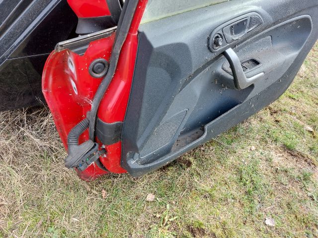 bontott FORD FIESTA VII Jobb első Ajtó (Részeivel)