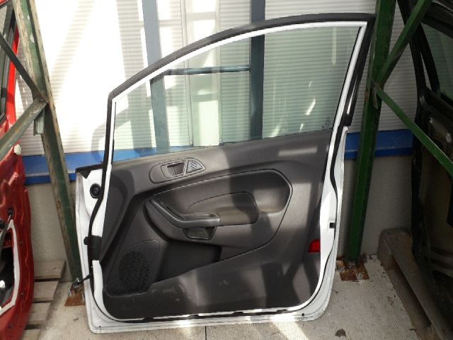 bontott FORD FIESTA VII Jobb első Ajtó (Részeivel)