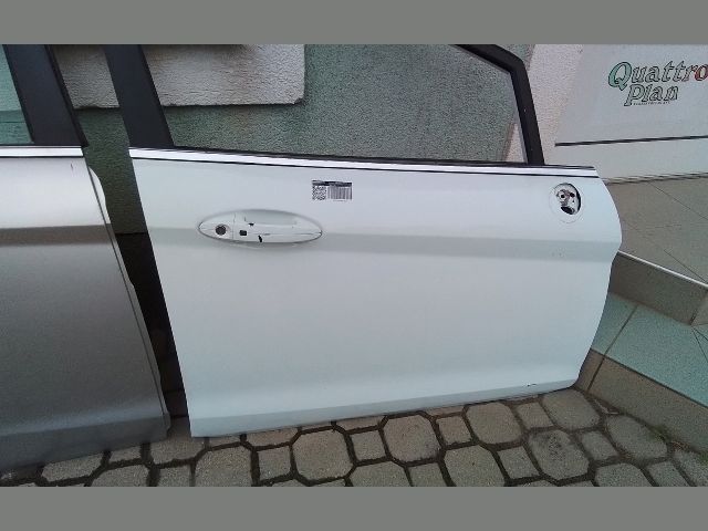 bontott FORD FIESTA VII Jobb első Ajtó (Részeivel)