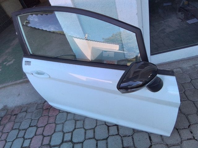 bontott FORD FIESTA VII Jobb első Ajtó (Részeivel)