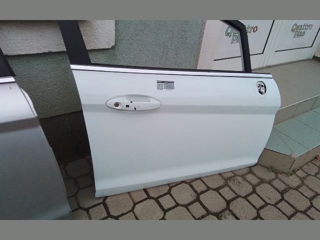 bontott FORD FIESTA VII Jobb első Ajtó (Részeivel)