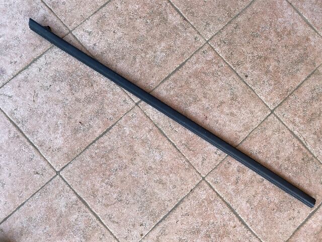 bontott FORD FIESTA VII Jobb első Vízlehúzó Gumicsík