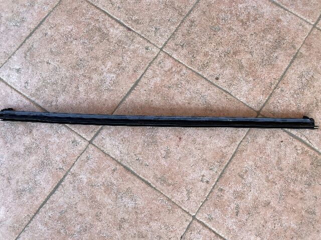 bontott FORD FIESTA VII Jobb első Vízlehúzó Gumicsík