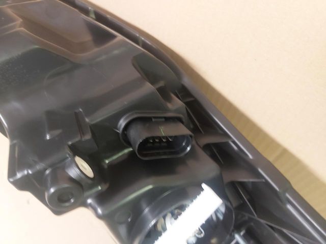 bontott FORD FIESTA VII Jobb Fényszóró