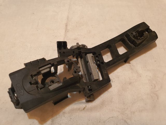 bontott FORD FIESTA VII Jobb hátsó Külső Kilincsfészek