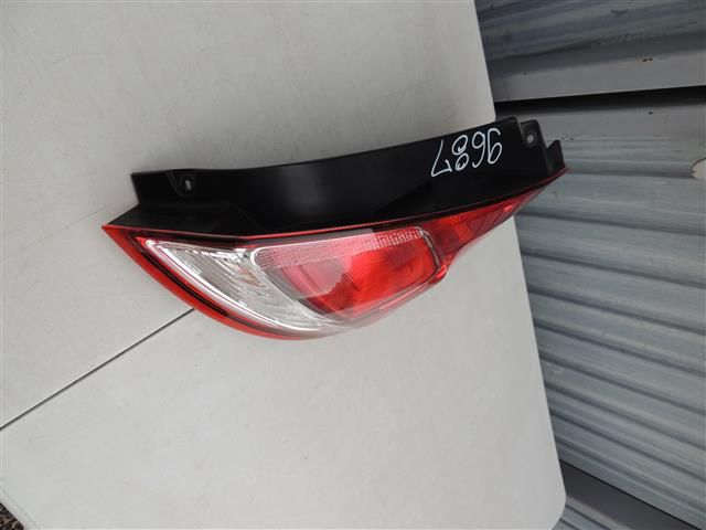 bontott FORD FIESTA VII Jobb Hátsó Lámpa