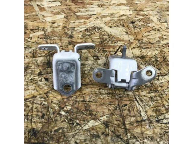 bontott FORD FIESTA VII Jobb hátsó Zsanér