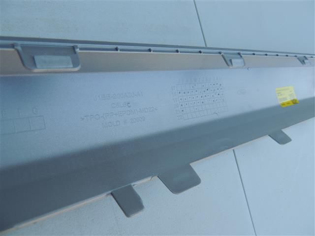 bontott FORD FIESTA VII Jobb Küszöb