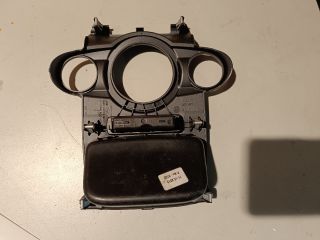 bontott FORD FIESTA VII Középkonzol Keret