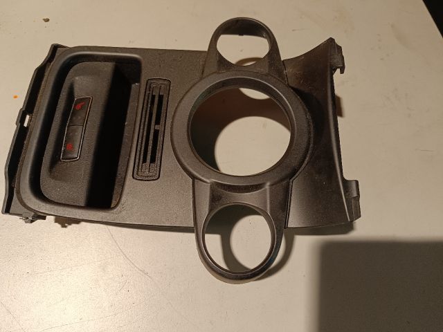 bontott FORD FIESTA VII Középkonzol Keret