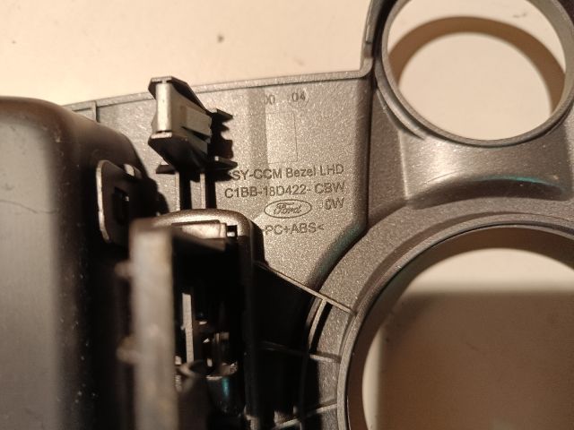 bontott FORD FIESTA VII Középkonzol Keret