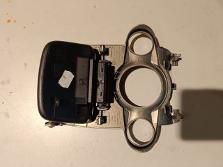 bontott FORD FIESTA VII Középkonzol Keret