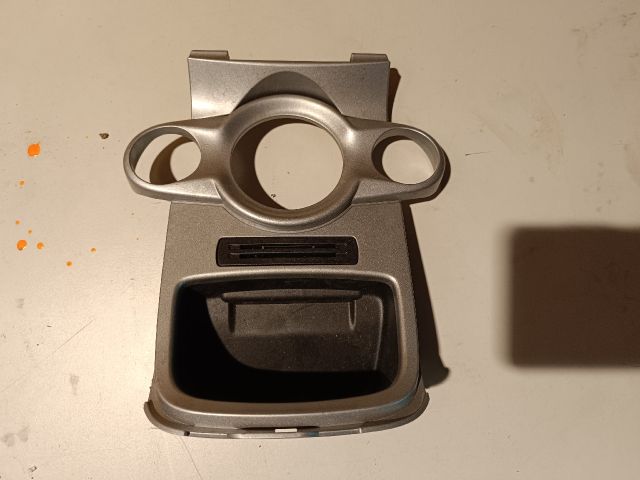 bontott FORD FIESTA VII Középkonzol Keret