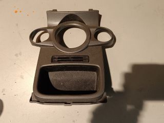 bontott FORD FIESTA VII Középkonzol Keret