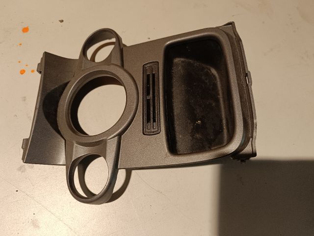 bontott FORD FIESTA VII Középkonzol Keret