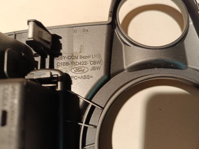 bontott FORD FIESTA VII Középkonzol Keret