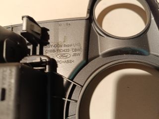 bontott FORD FIESTA VII Középkonzol Keret