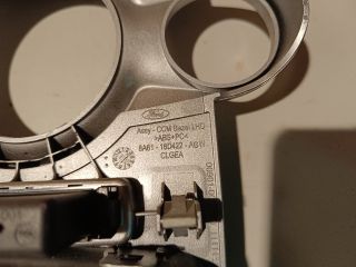 bontott FORD FIESTA VII Középkonzol Keret