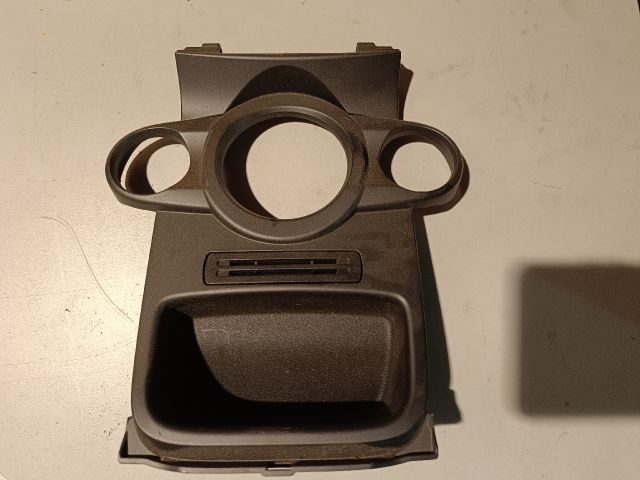 bontott FORD FIESTA VII Középkonzol Keret