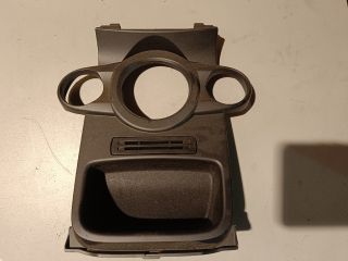 bontott FORD FIESTA VII Középkonzol Keret