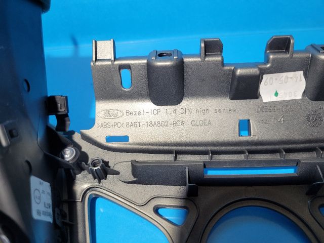 bontott FORD FIESTA VII Középkonzol Keret