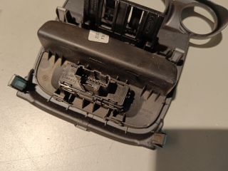 bontott FORD FIESTA VII Középkonzol Keret