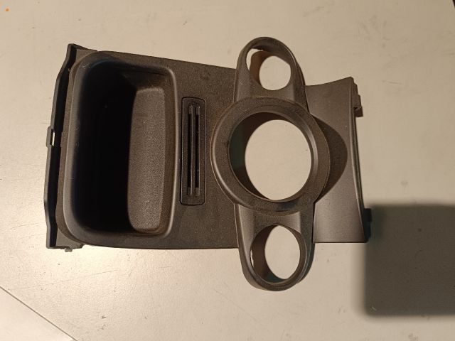 bontott FORD FIESTA VII Középkonzol Keret