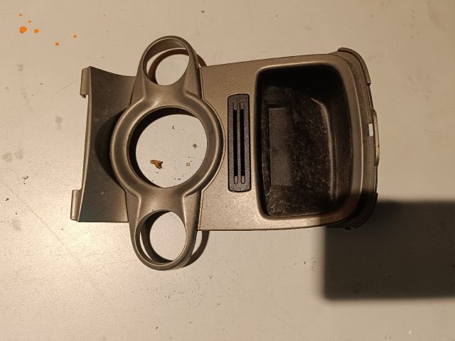 bontott FORD FIESTA VII Középkonzol Keret