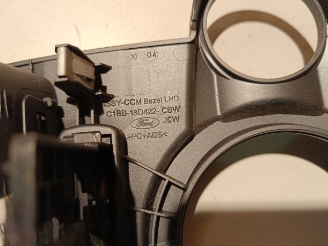 bontott FORD FIESTA VII Középkonzol Keret