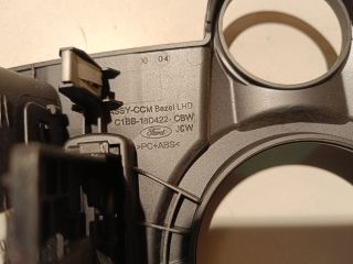 bontott FORD FIESTA VII Középkonzol Keret