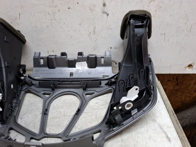 bontott FORD FIESTA VII Középső Szellőző