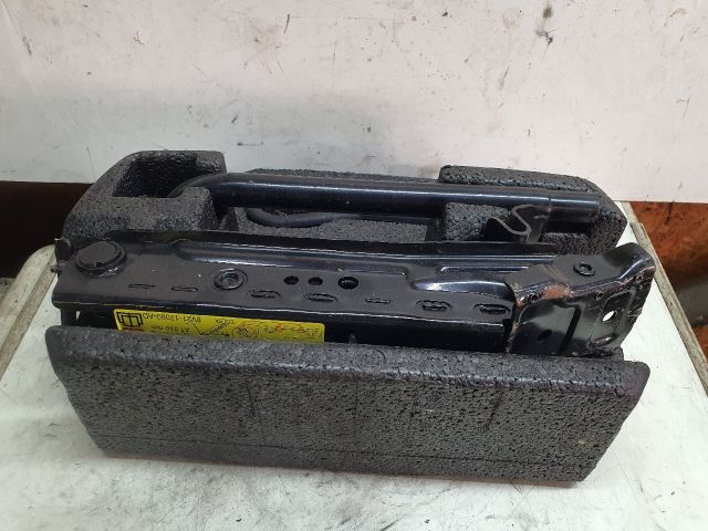 bontott FORD FIESTA VII Pótkerék Szerszámtartó