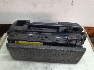 bontott FORD FIESTA VII Pótkerék Szerszámtartó