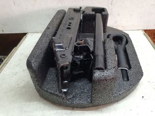 bontott FORD FIESTA VII Pótkerék Szerszámtartó