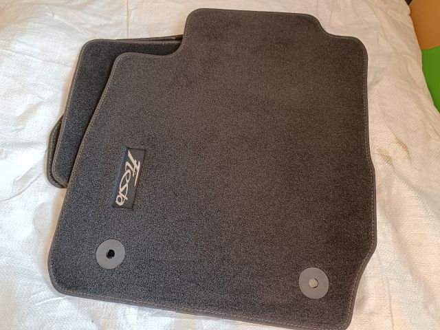bontott FORD FIESTA VII Szőnyeg Szett