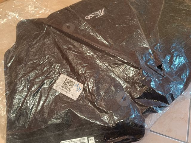 bontott FORD FIESTA VII Szőnyeg Szett