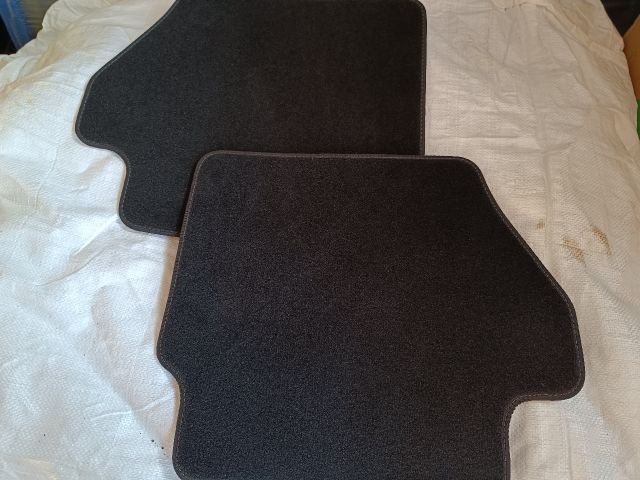 bontott FORD FIESTA VII Szőnyeg Szett