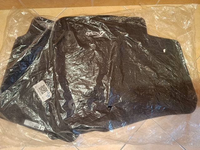 bontott FORD FIESTA VII Szőnyeg Szett