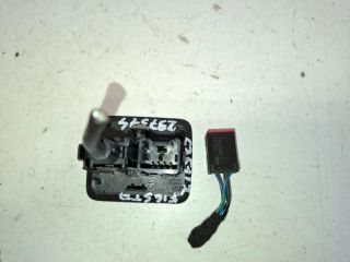 bontott FORD FIESTA VII USB Aljzat