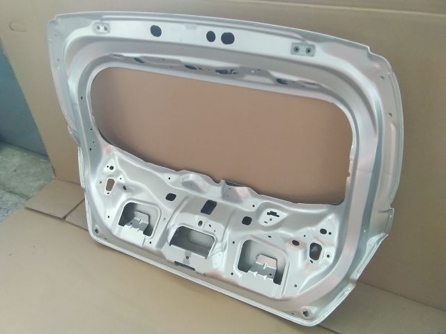 bontott FORD FIESTA VIII Csomagtérajtó (Üres lemez)