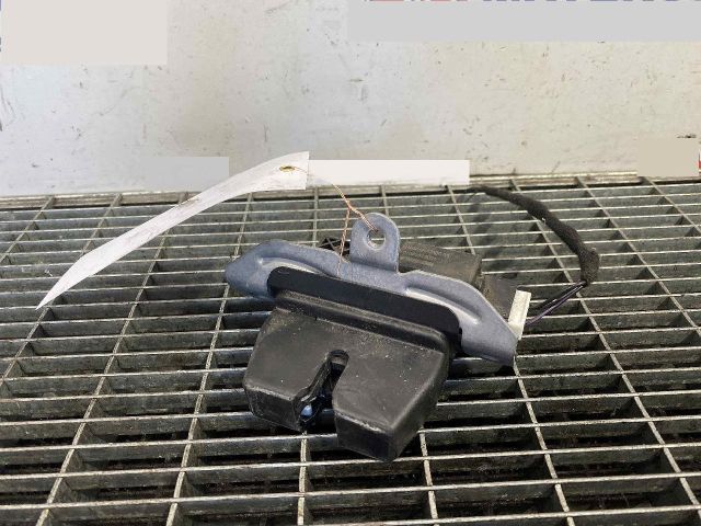 bontott FORD FIESTA VIII Csomagtérajtó Ütköző