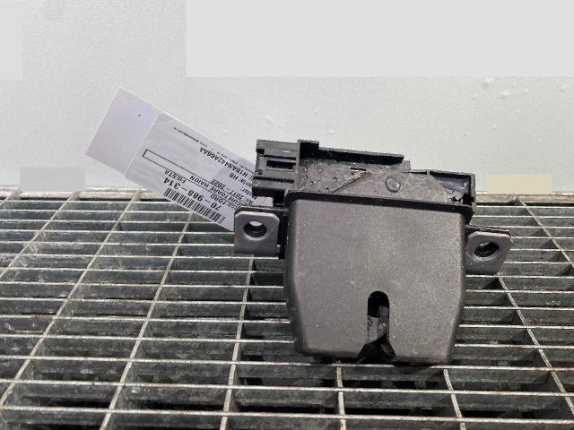 bontott FORD FIESTA VIII Csomagtérajtó Ütköző