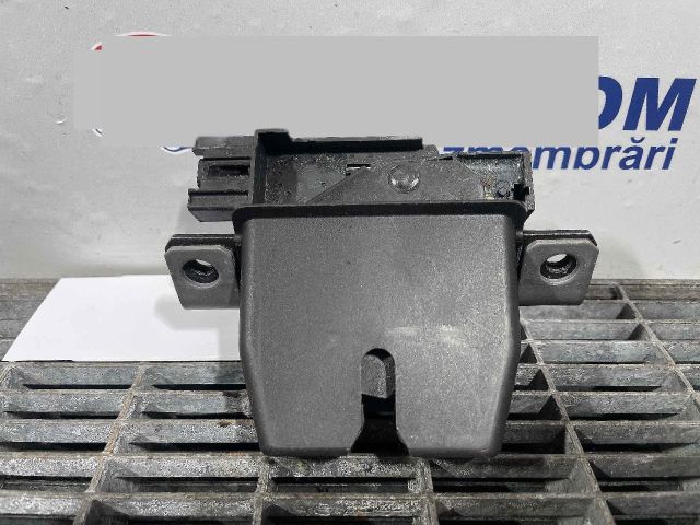 bontott FORD FIESTA VIII Csomagtérajtó Ütköző