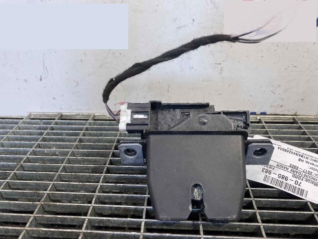 bontott FORD FIESTA VIII Csomagtérajtó Ütköző