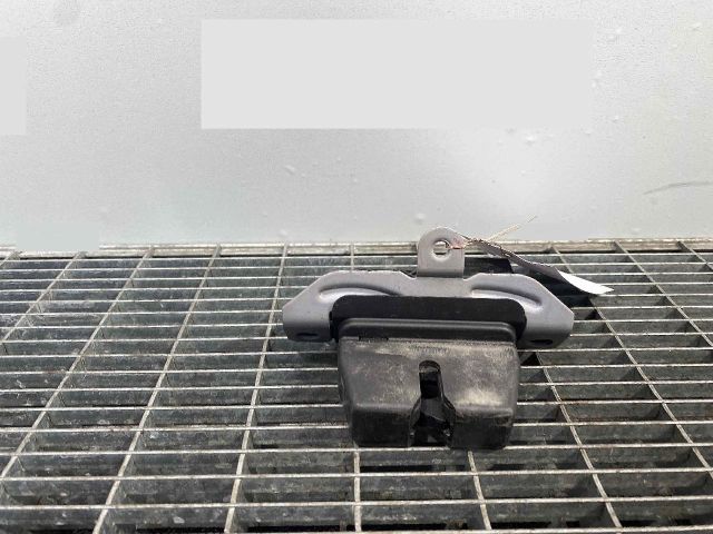 bontott FORD FIESTA VIII Csomagtérajtó Ütköző