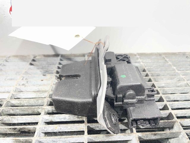 bontott FORD FIESTA VIII Csomagtérajtó Ütköző