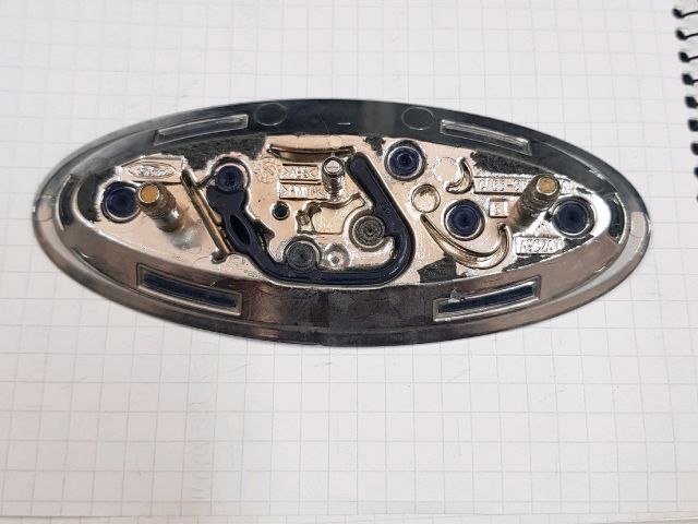 bontott FORD FIESTA VIII Első Embléma