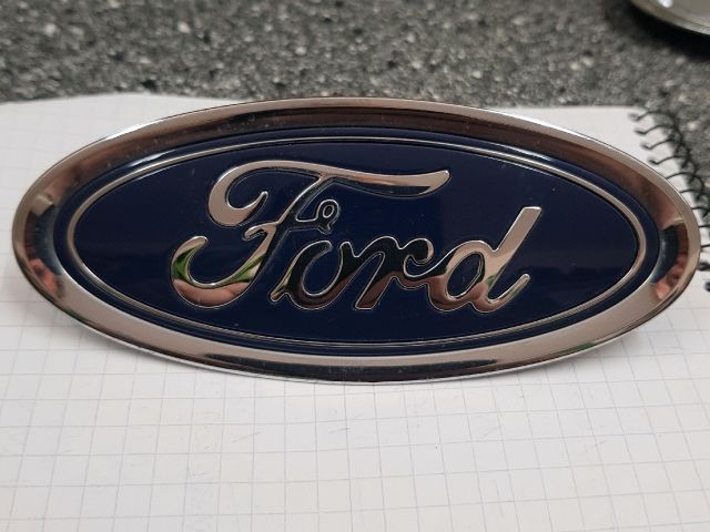 bontott FORD FIESTA VIII Első Embléma