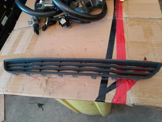 bontott FORD FIESTA VIII Első Lökhárító Alsó Középső Díszrács